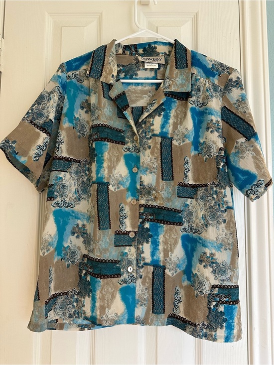 Donnkenny Tops - vintage Donnkenny Petite Large blouse featuring a blue, beige, gray patchwork